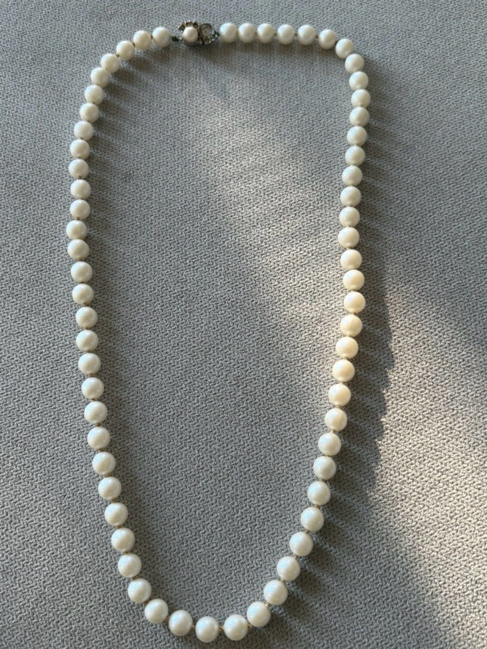 Vintage Faux Pearl Necklace with Ornate Clasp – Missing One Bead, Needs Repair